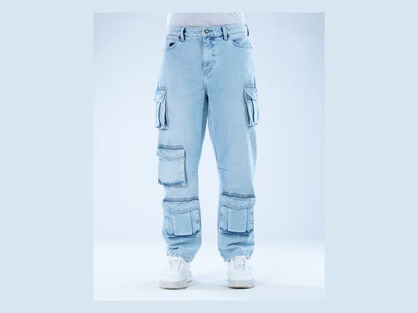 Weite Cargo-Jeans