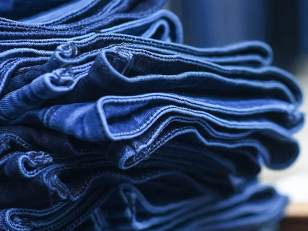Indigo-Denim, gefaltete Muster